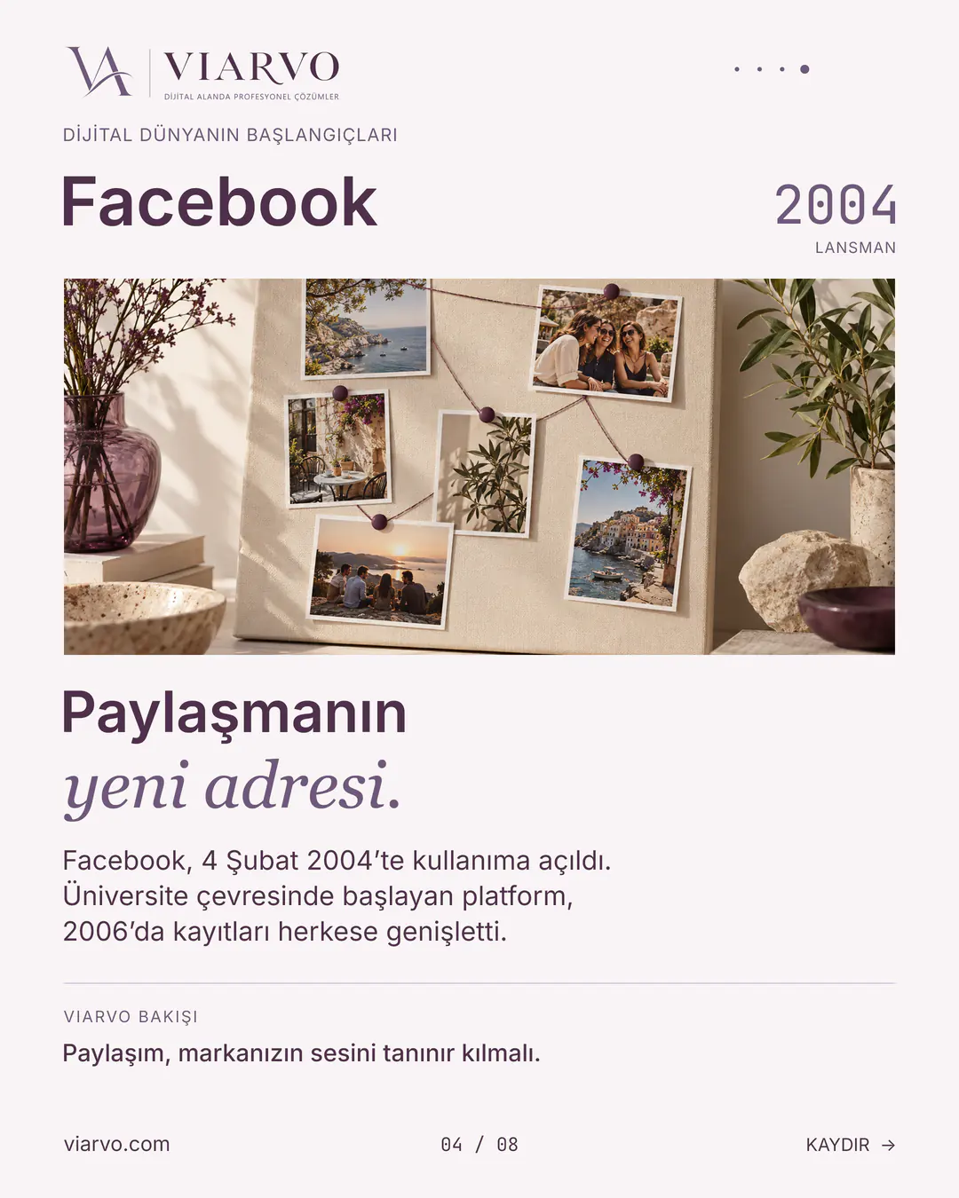 Facebook ve kişisel hikâyelerin paylaşımını anlatan fotoğraf panolu temsili sahne.
